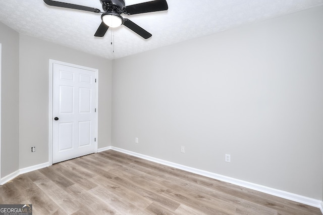 unfurnished room with ceiling fan, a textured ceiling, and light hardwood / wood-style floors