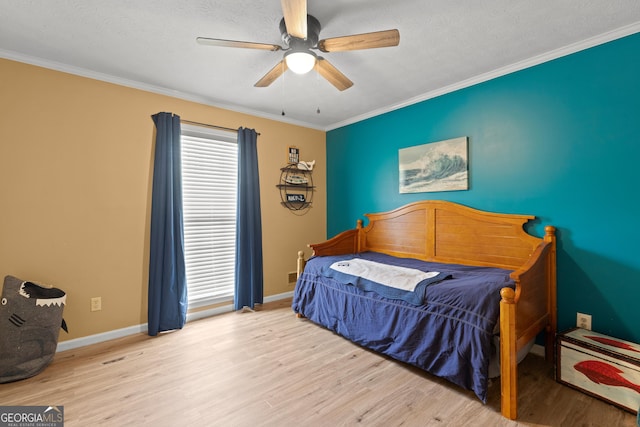 bedroom featuring crown molding, light hardwood / wood-style floors, ceiling fan, and a textured ceiling