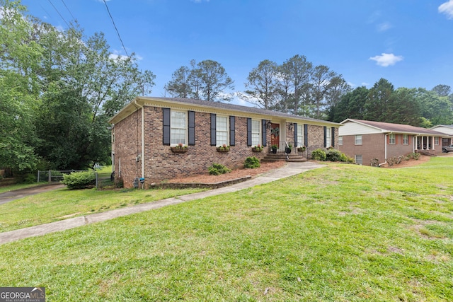 single story home featuring a front yard