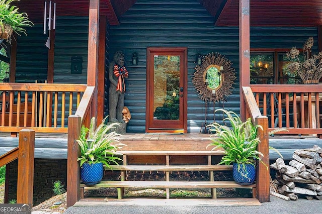 entrance to property featuring a porch