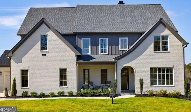 view of front of property with a front yard