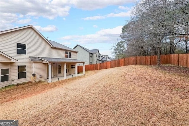 view of yard featuring a patio area