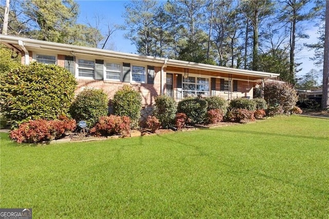 ranch-style house featuring a front lawn