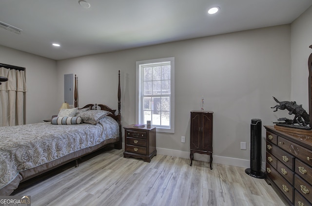 bedroom with light wood-style floors, recessed lighting, and visible vents