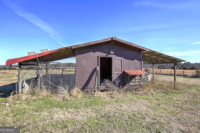 view of outdoor structure with an outdoor structure