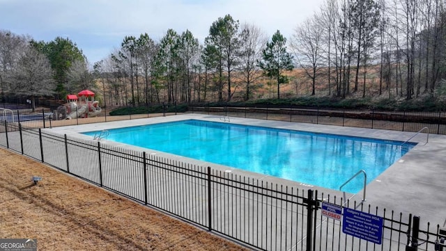 view of swimming pool