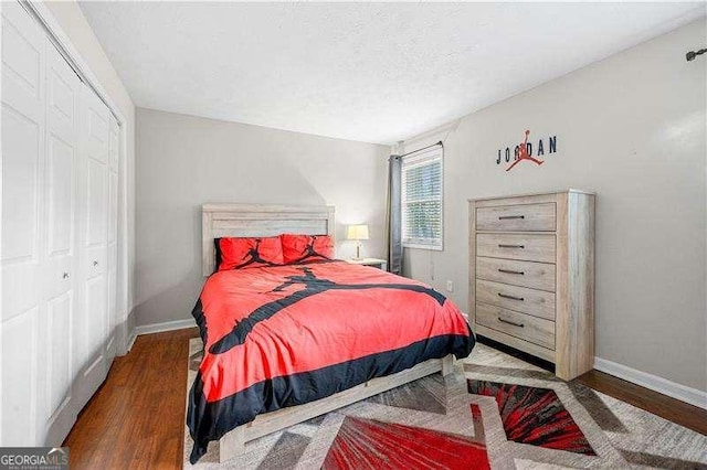 bedroom featuring dark hardwood / wood-style floors, a closet, and a textured ceiling