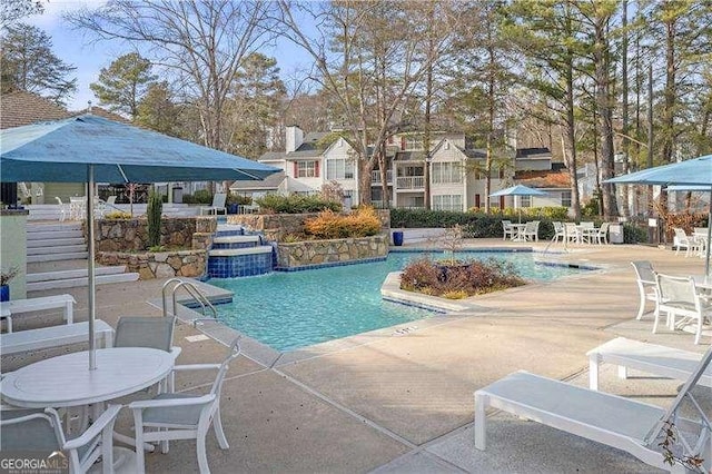 view of swimming pool featuring a patio and pool water feature