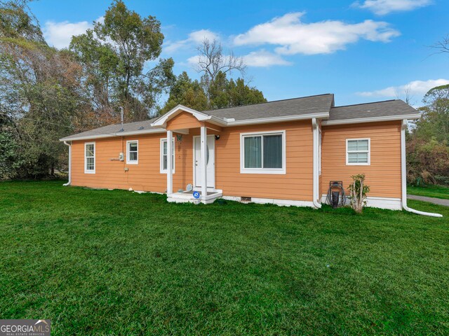 single story home with a front yard