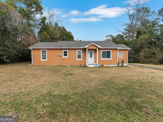 single story home featuring a front lawn