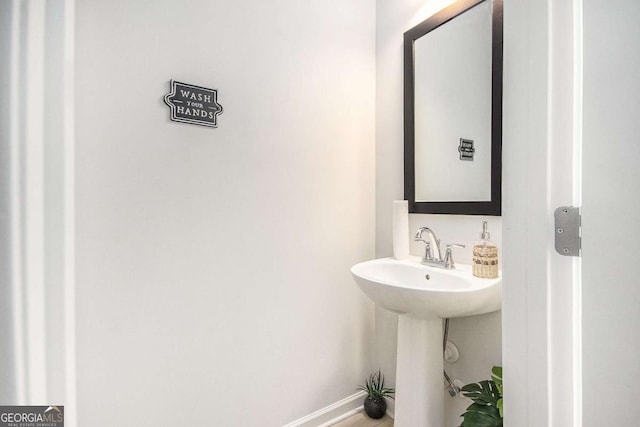 bathroom featuring sink