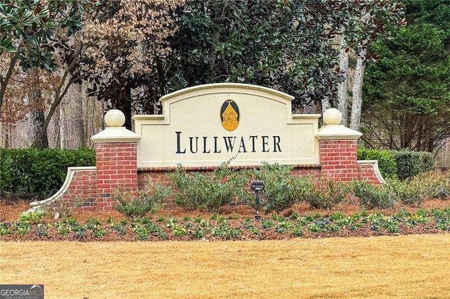 community / neighborhood sign featuring a lawn