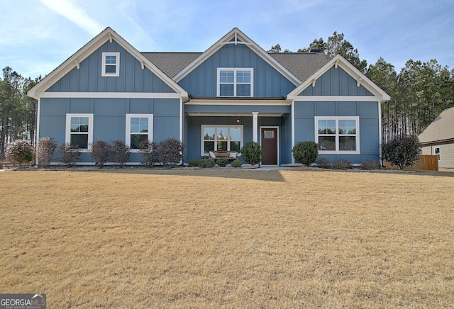 view of front of home featuring a front yard