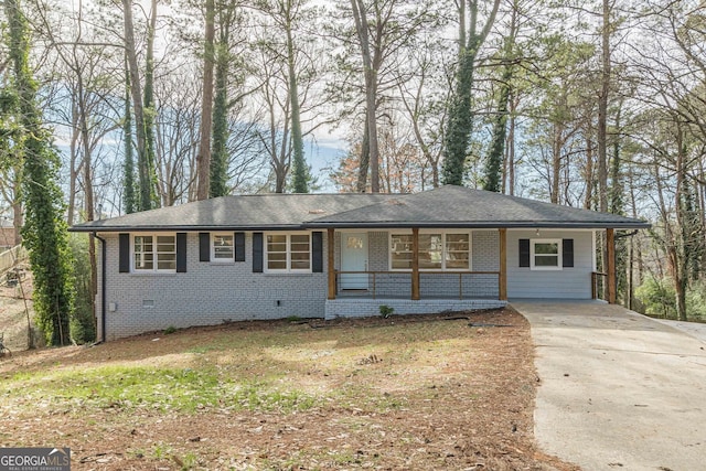 single story home with covered porch