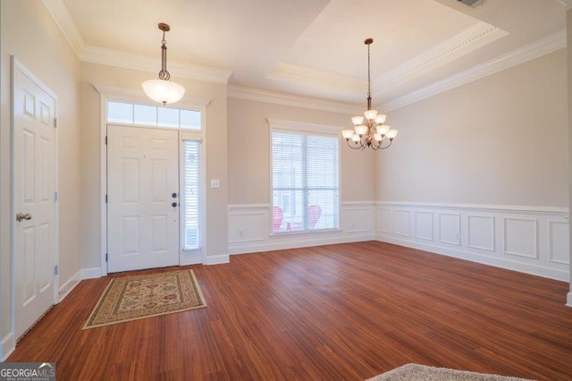 entryway featuring an inviting chandelier, dark hardwood / wood-style flooring, and crown molding