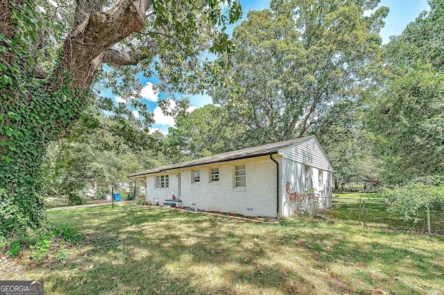 view of front of house with a front yard