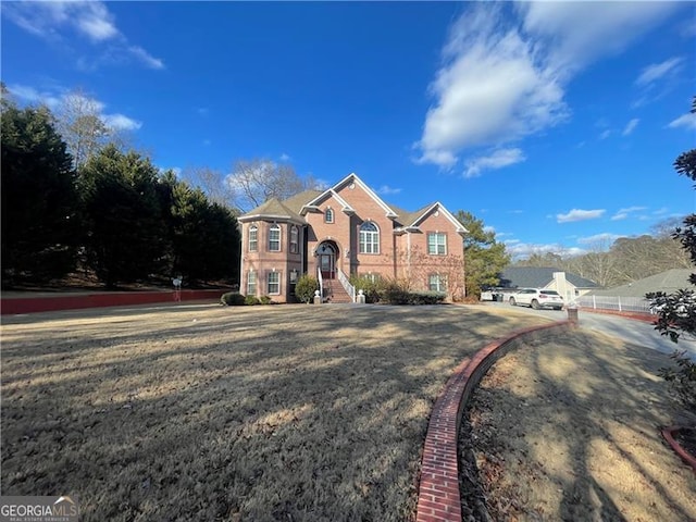 view of front facade with a front yard