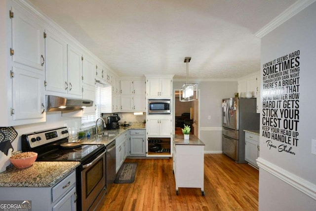 kitchen with sink, crown molding, appliances with stainless steel finishes, dark hardwood / wood-style flooring, and white cabinets