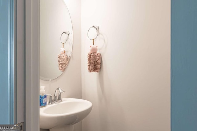 bathroom featuring sink