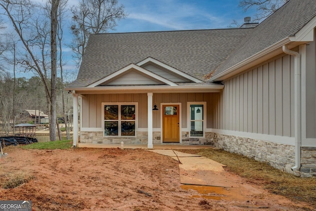 entrance to property with covered porch