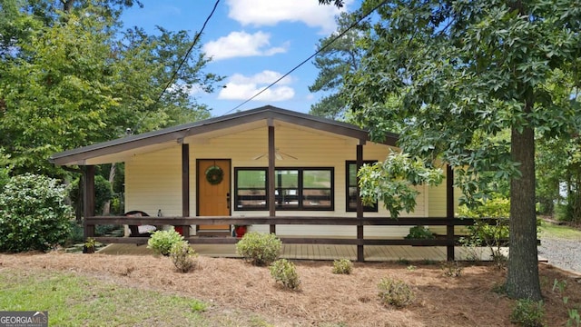 view of front facade with ceiling fan and a porch