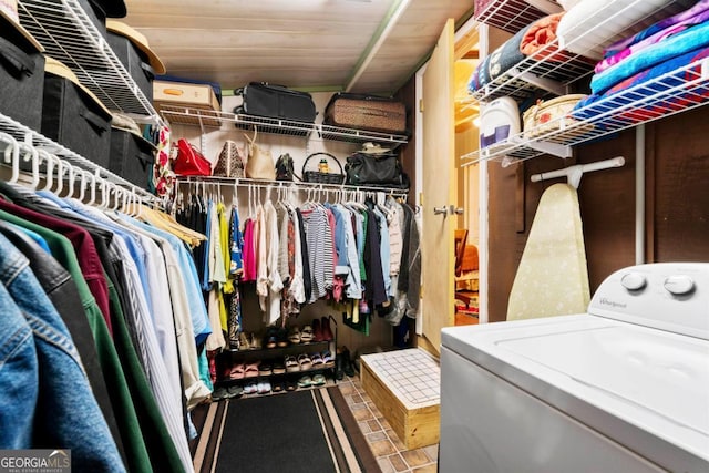 walk in closet featuring washer / clothes dryer