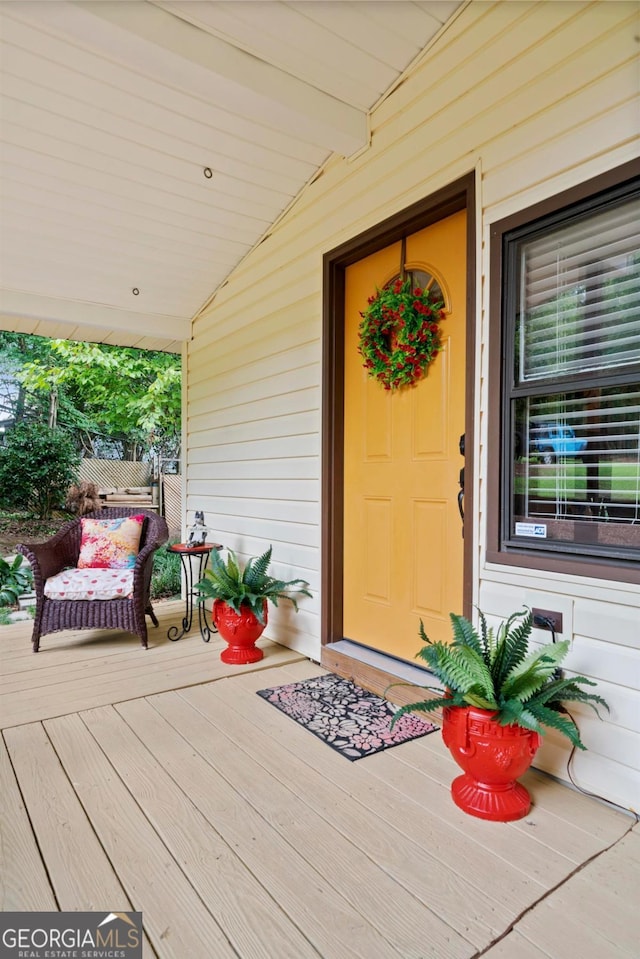 property entrance with covered porch