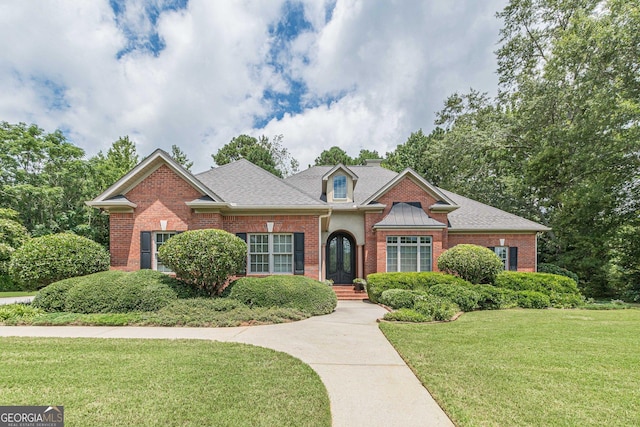 view of front of house with a front yard