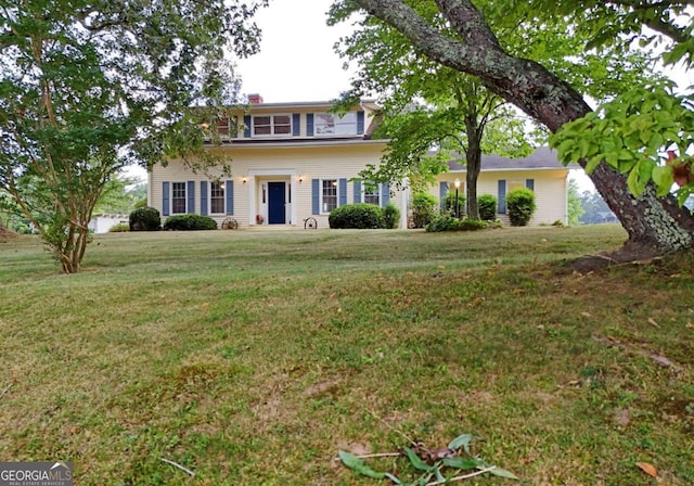 view of front facade with a front yard