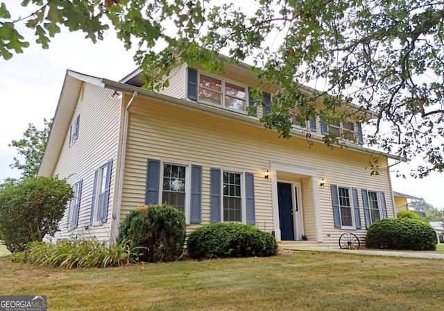 view of front of house with a front lawn