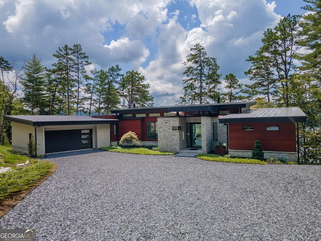 view of front facade with a garage