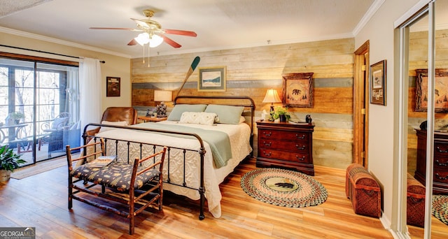 bedroom with access to exterior, light hardwood / wood-style flooring, ornamental molding, and ceiling fan