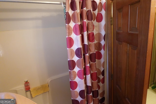 bathroom featuring a shower with curtain