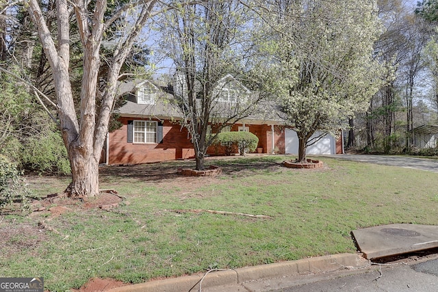 view of front of home with brick siding, an attached garage, driveway, and a front lawn