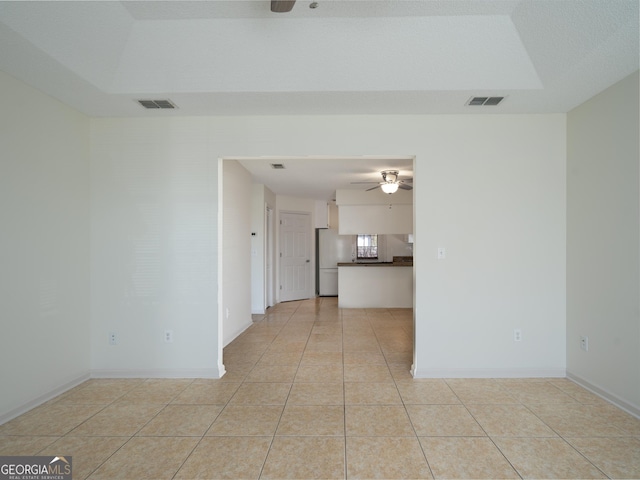 spare room featuring light tile patterned floors and ceiling fan