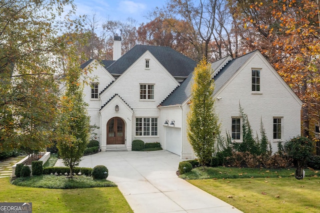 view of front facade featuring a garage and a front lawn