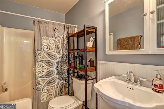 full bathroom featuring sink, toilet, and shower / bath combo