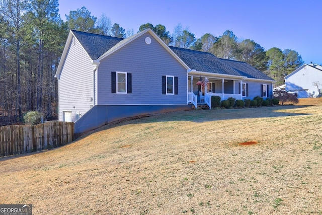 view of front facade featuring a front lawn and a porch