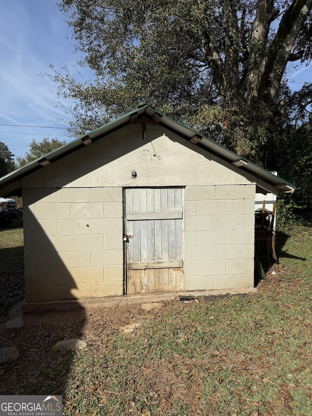 view of outbuilding