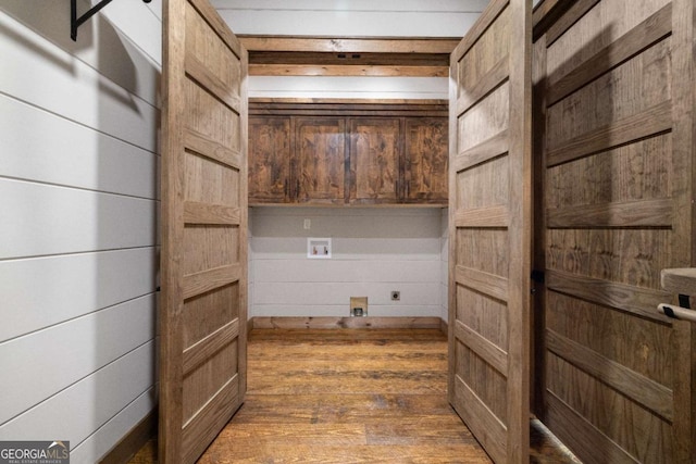 walk in closet featuring dark hardwood / wood-style floors