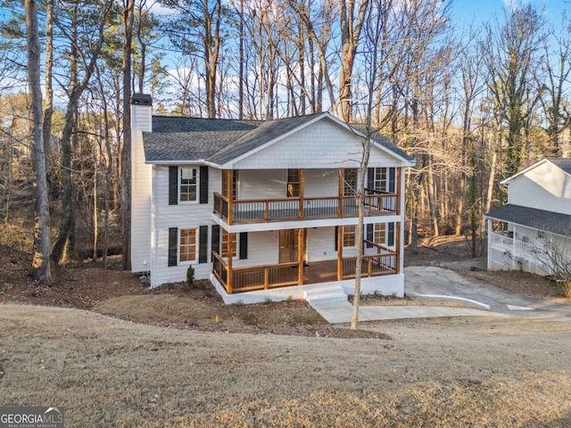 view of front of home featuring a front yard and covered porch