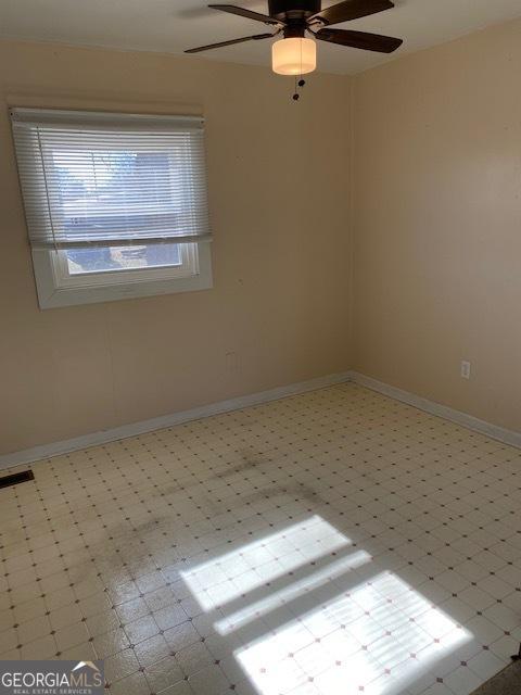 empty room with ceiling fan