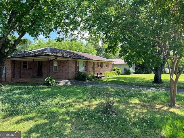 view of front of home with a front lawn