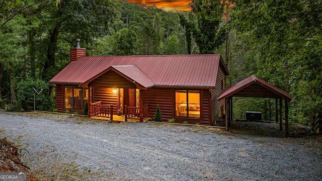 log-style house featuring a carport