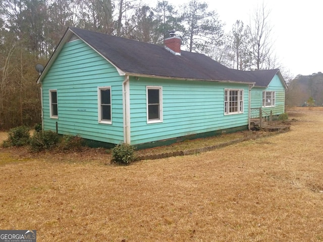 view of side of property featuring a yard