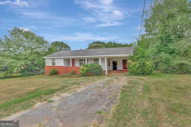 ranch-style house with a front yard