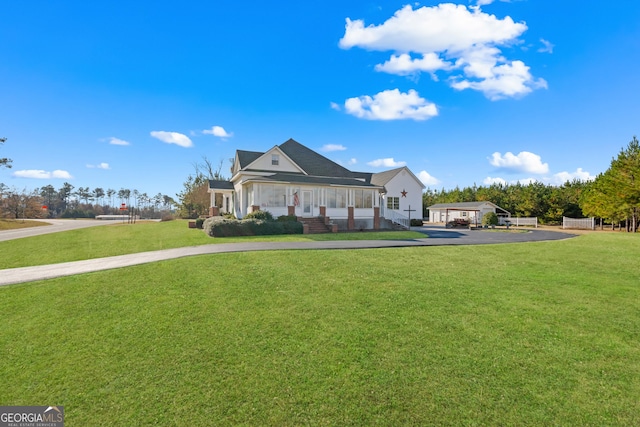 view of front of house featuring covered porch and a front yard