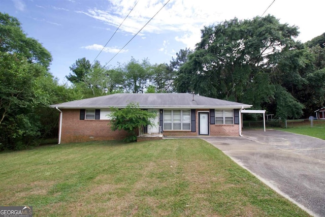 ranch-style house featuring a front lawn and a carport