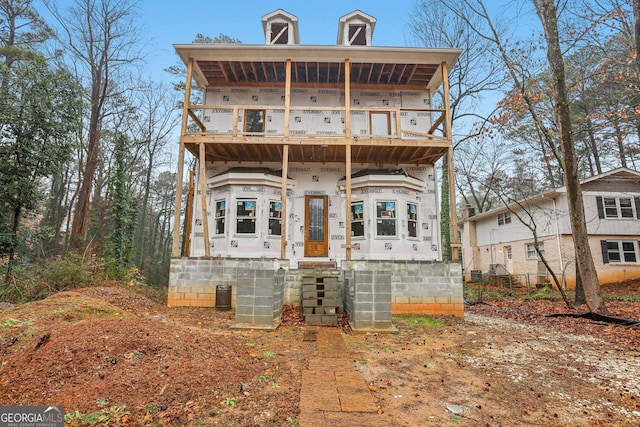 view of front of property with a balcony