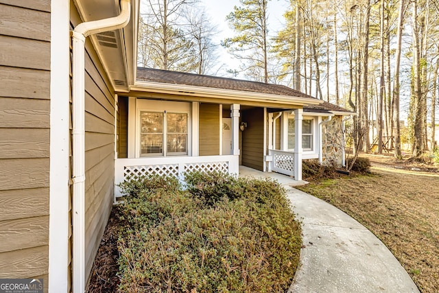 entrance to property featuring covered porch